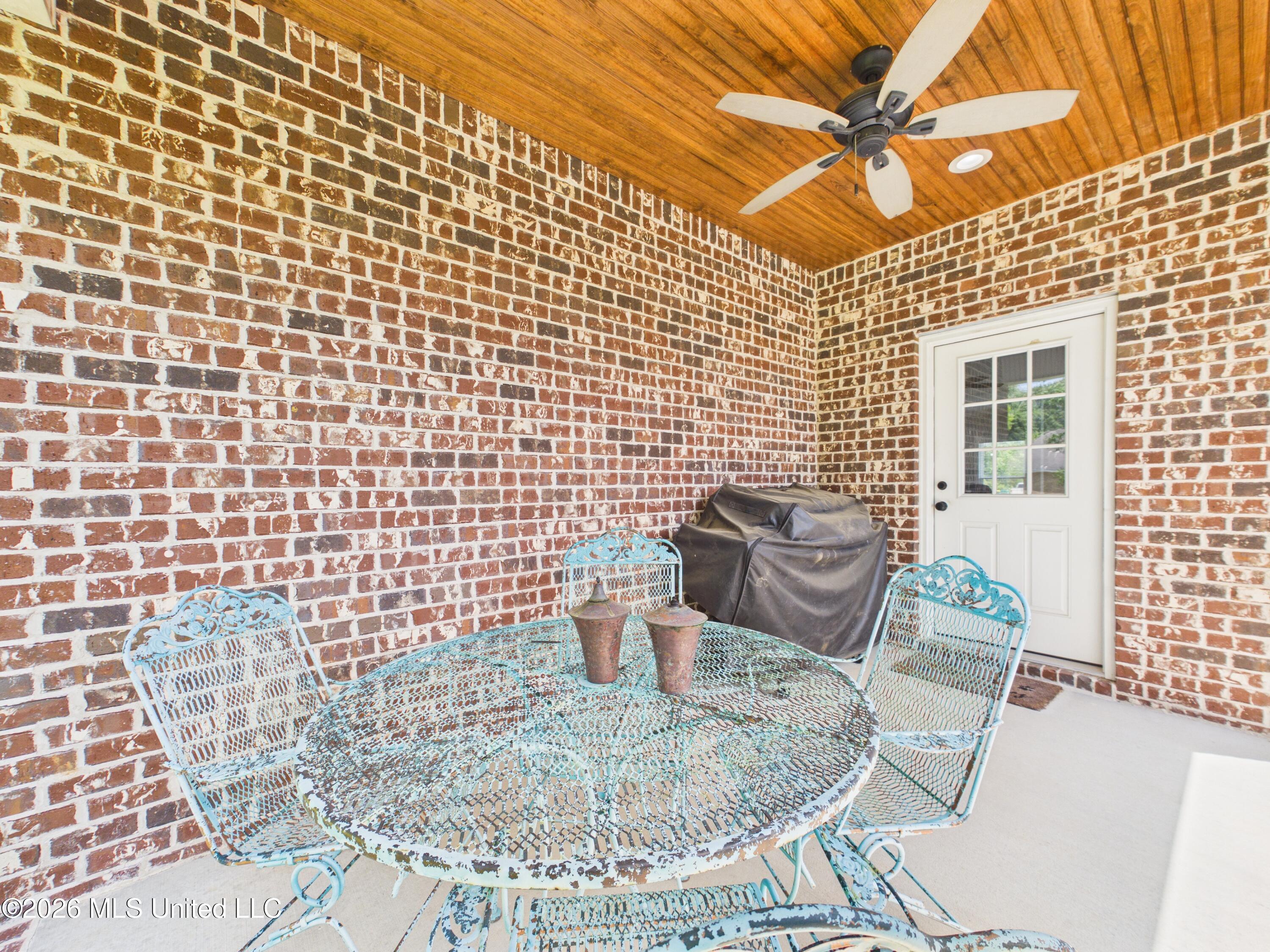 1925 Beachview Drive Ocean Springs, MS 39564 - Photo 30 of 33 CAM04449G0-PR0037-STILL036