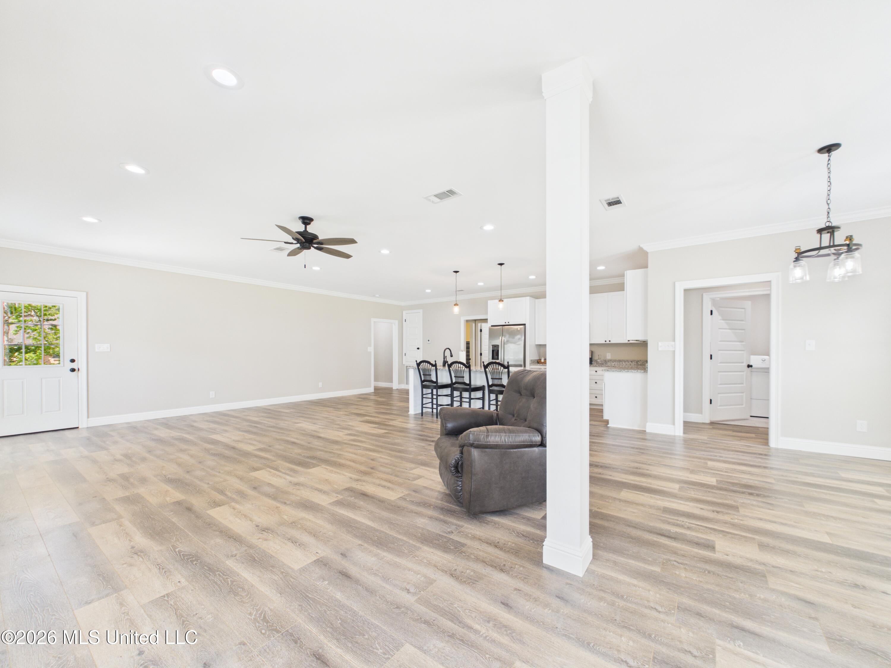 1925 Beachview Drive Ocean Springs, MS 39564 - Photo 5 of 33 CAM04449G0-PR0037-STILL008