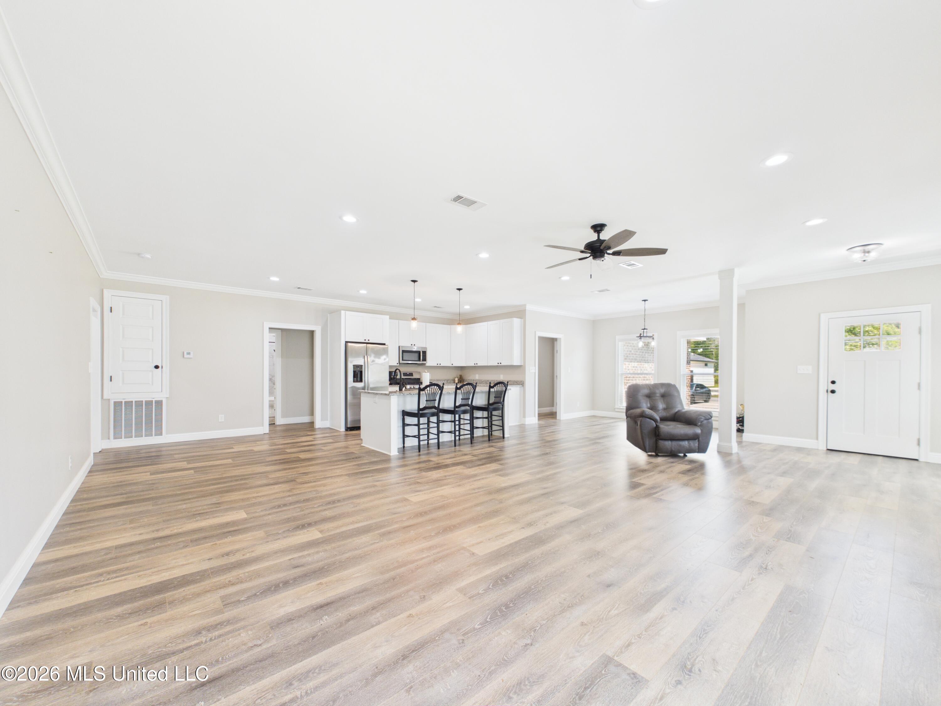 1925 Beachview Drive Ocean Springs, MS 39564 - Photo 6 of 33 CAM04449G0-PR0037-STILL009