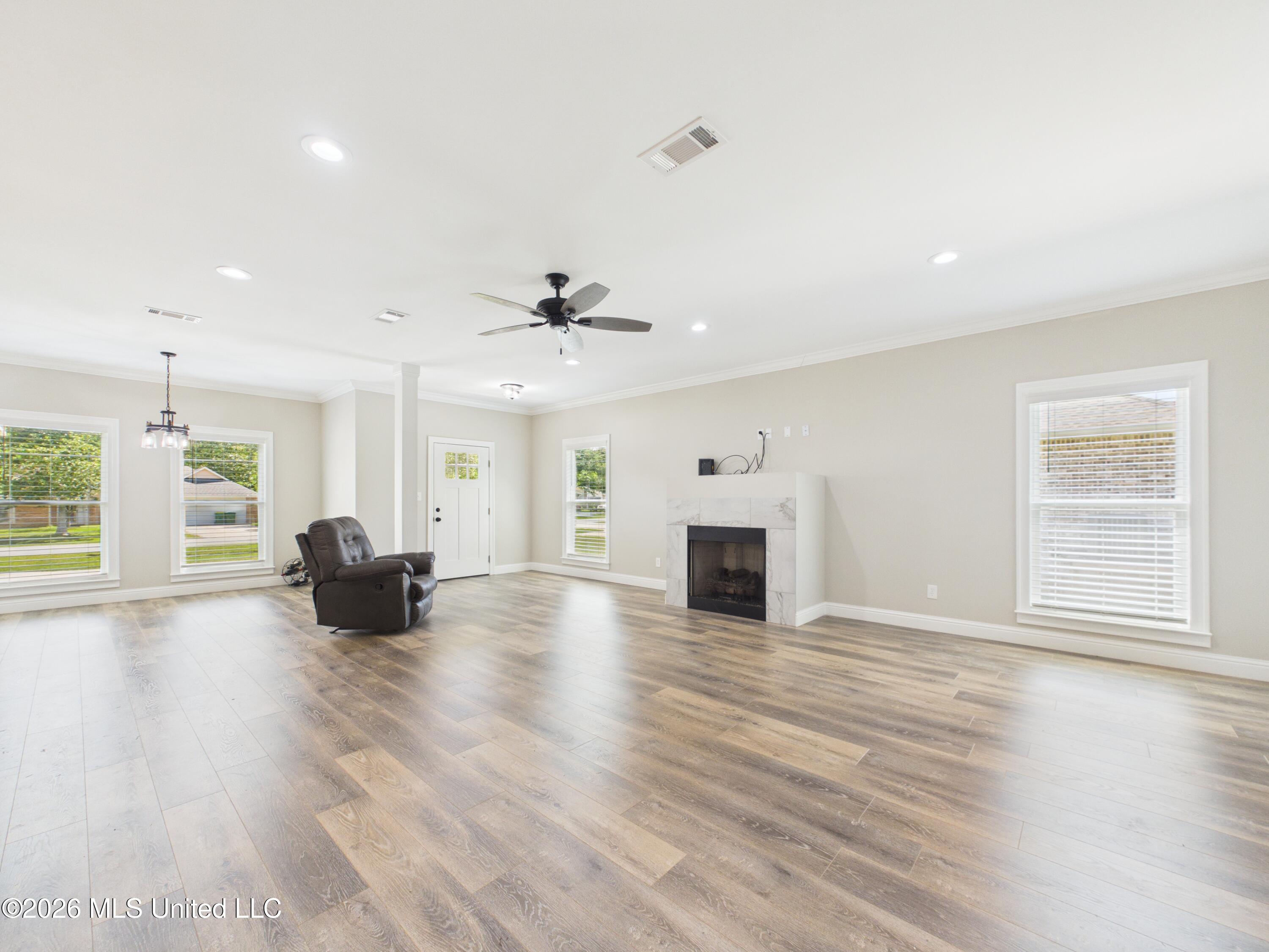 1925 Beachview Drive Ocean Springs, MS 39564 - Photo 7 of 33 CAM04449G0-PR0037-STILL010