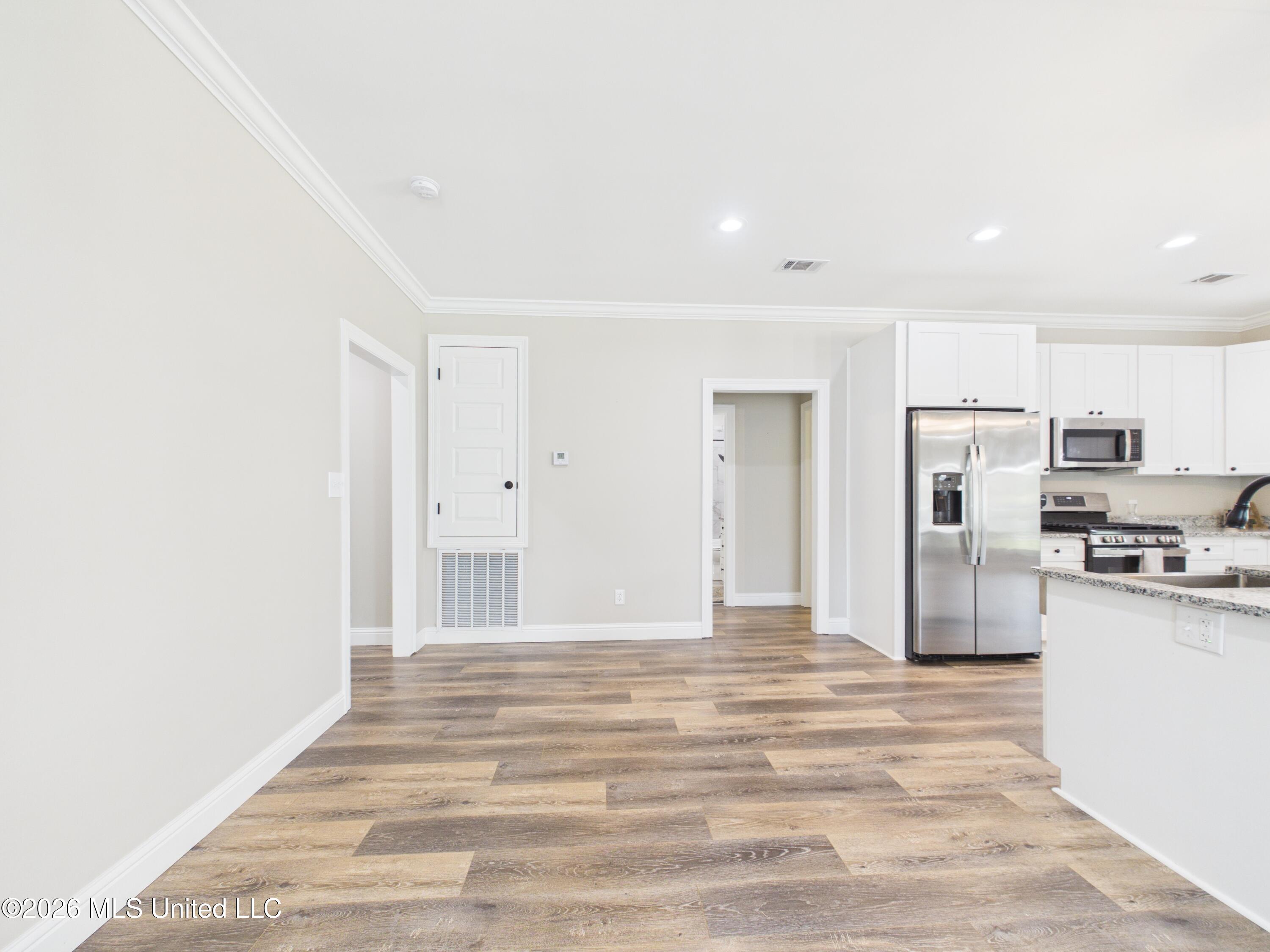 1925 Beachview Drive Ocean Springs, MS 39564 - Photo 8 of 33 CAM04449G0-PR0037-STILL011