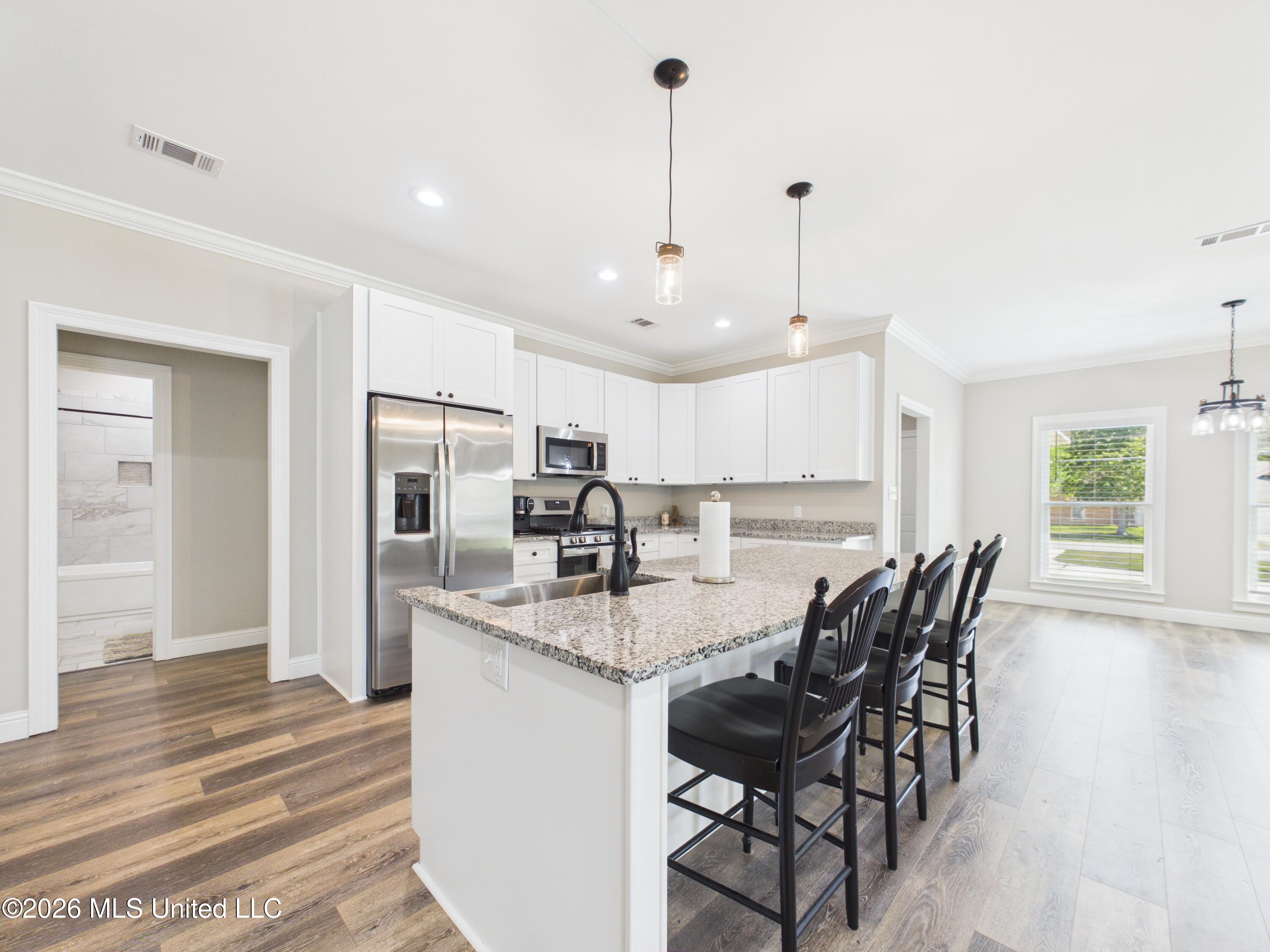 1925 Beachview Drive Ocean Springs, MS 39564 - Photo 9 of 33 CAM04449G0-PR0037-STILL012