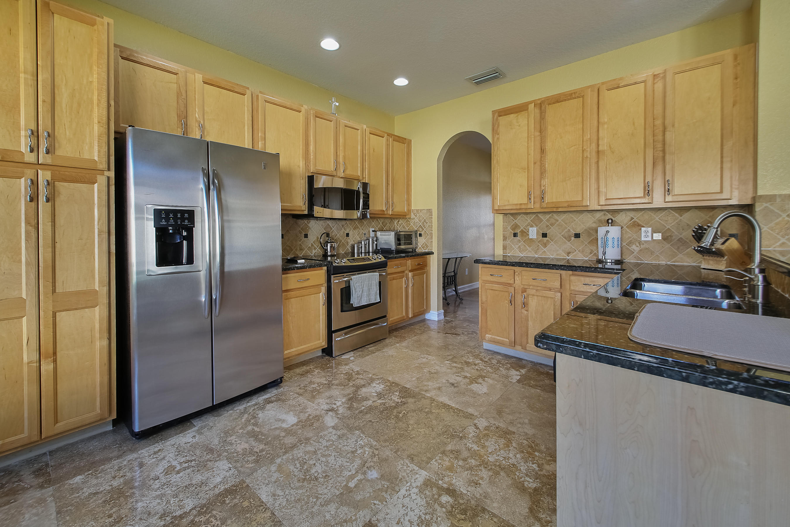 8927 Chestnut Ridge Way Boynton Beach, FL 33473 - Photo 3 of 23 kitchen