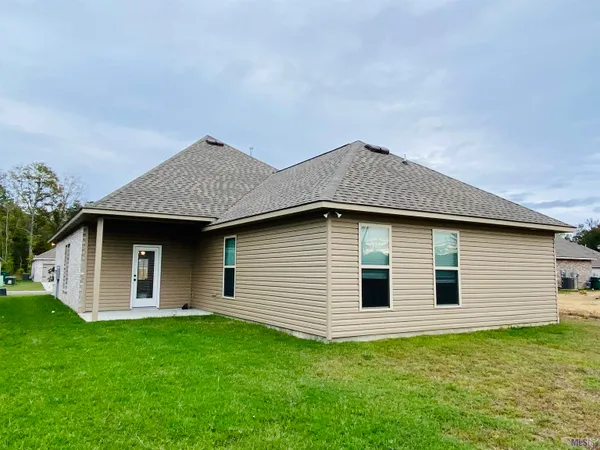 $2,100 | 23161 Wilton Drive, Denham Springs, LA 70726