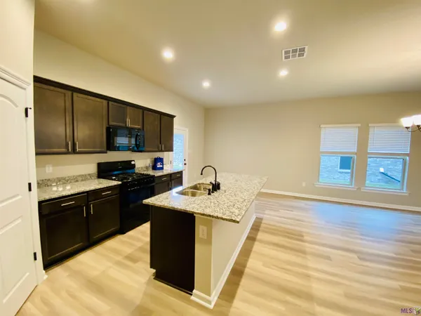 $2,100 | 23161 Wilton Drive, Denham Springs, LA 70726