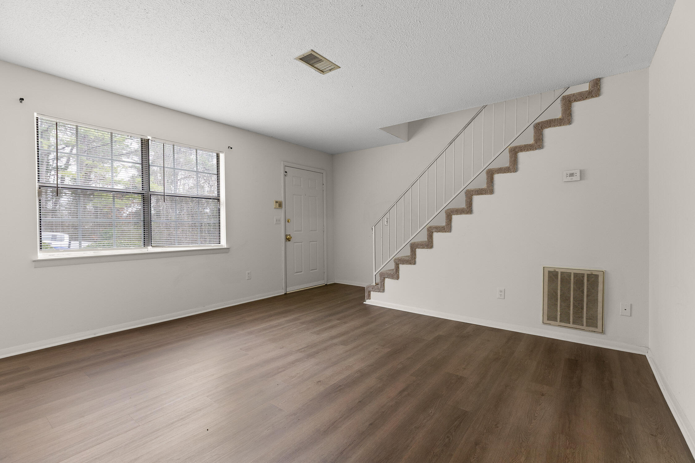 4120 Maple Terrace Lane, Unit B Chattanooga, TN 37406 - Photo 2 of 11 12-Maple Terrace-12