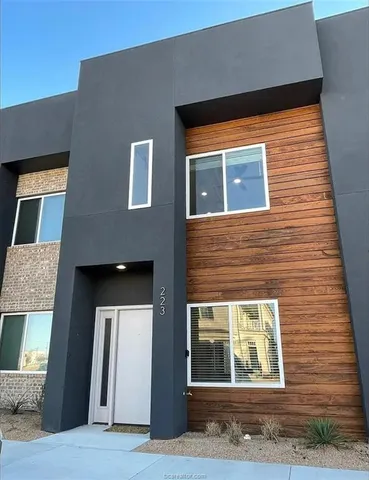 $1,700 | 223 West 22nd Street, Bryan, TX 77803