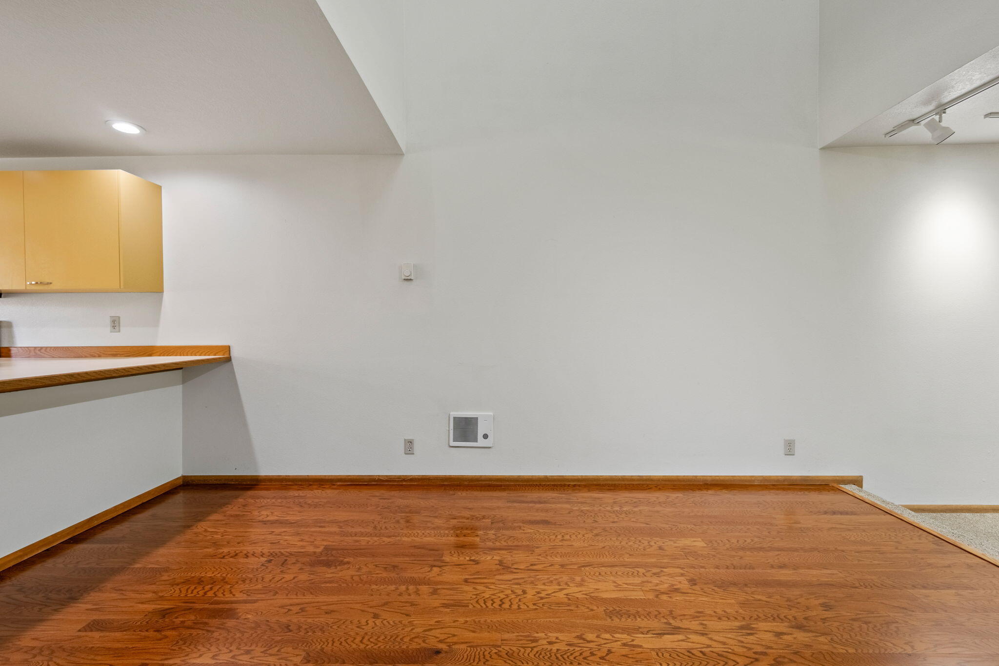 1050 Northeast Butler Market Road, Unit 19 Bend, OR 97701 - Photo 8 of 39 11-web-or-mls-11