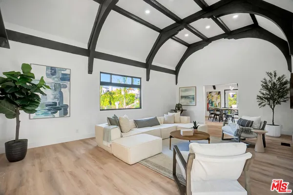 $13,900 | 1145 South Longwood Avenue, Los Angeles, CA 90019