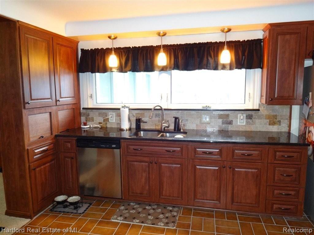 36111 West Lyman Road Farmington, MI 48331 - Photo 11 of 22 DSC00206.JPG
