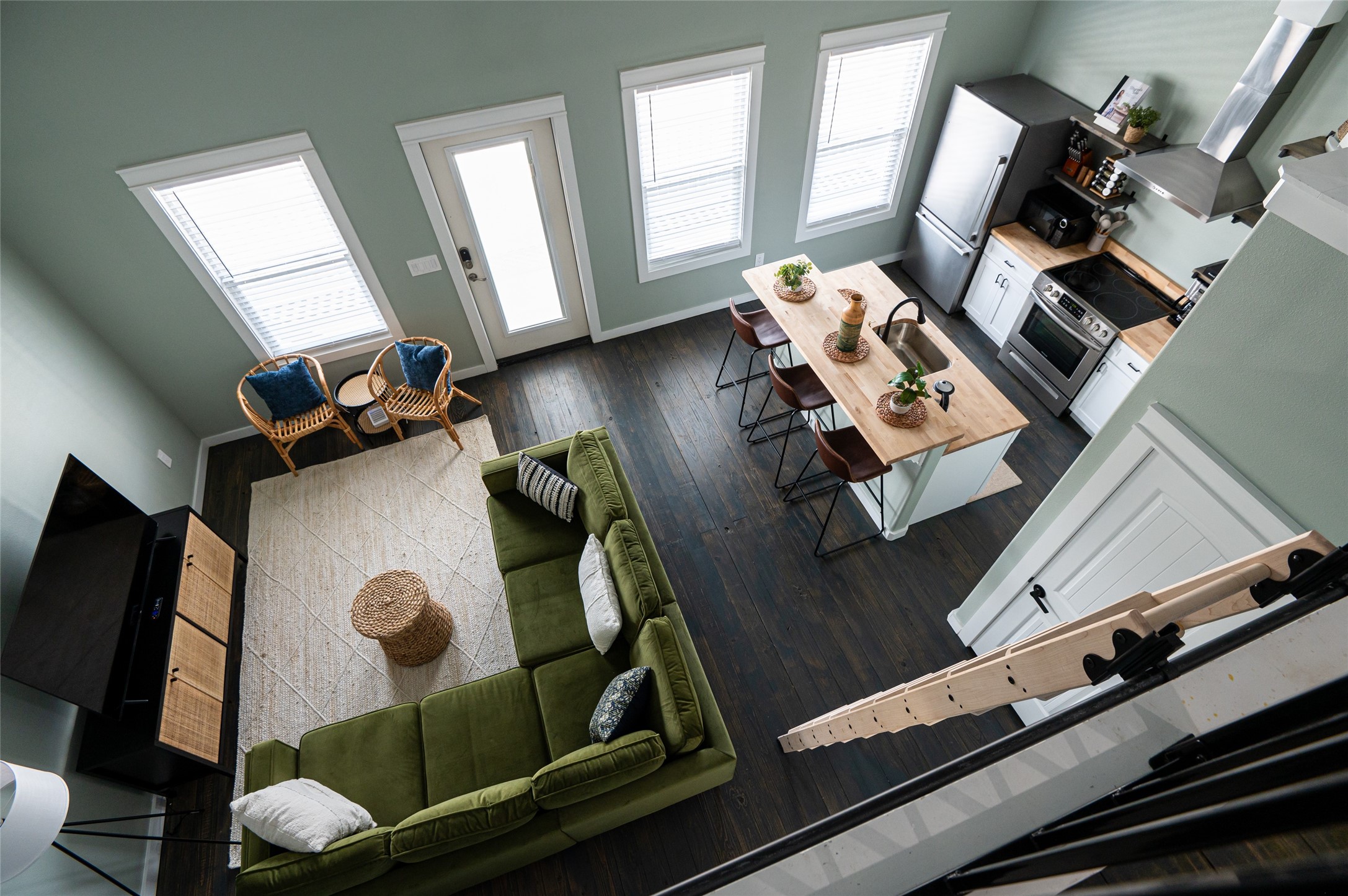 1084 Johnson Road Port Bolivar, TX 77650 - Photo 24 of 39 a living room with furniture