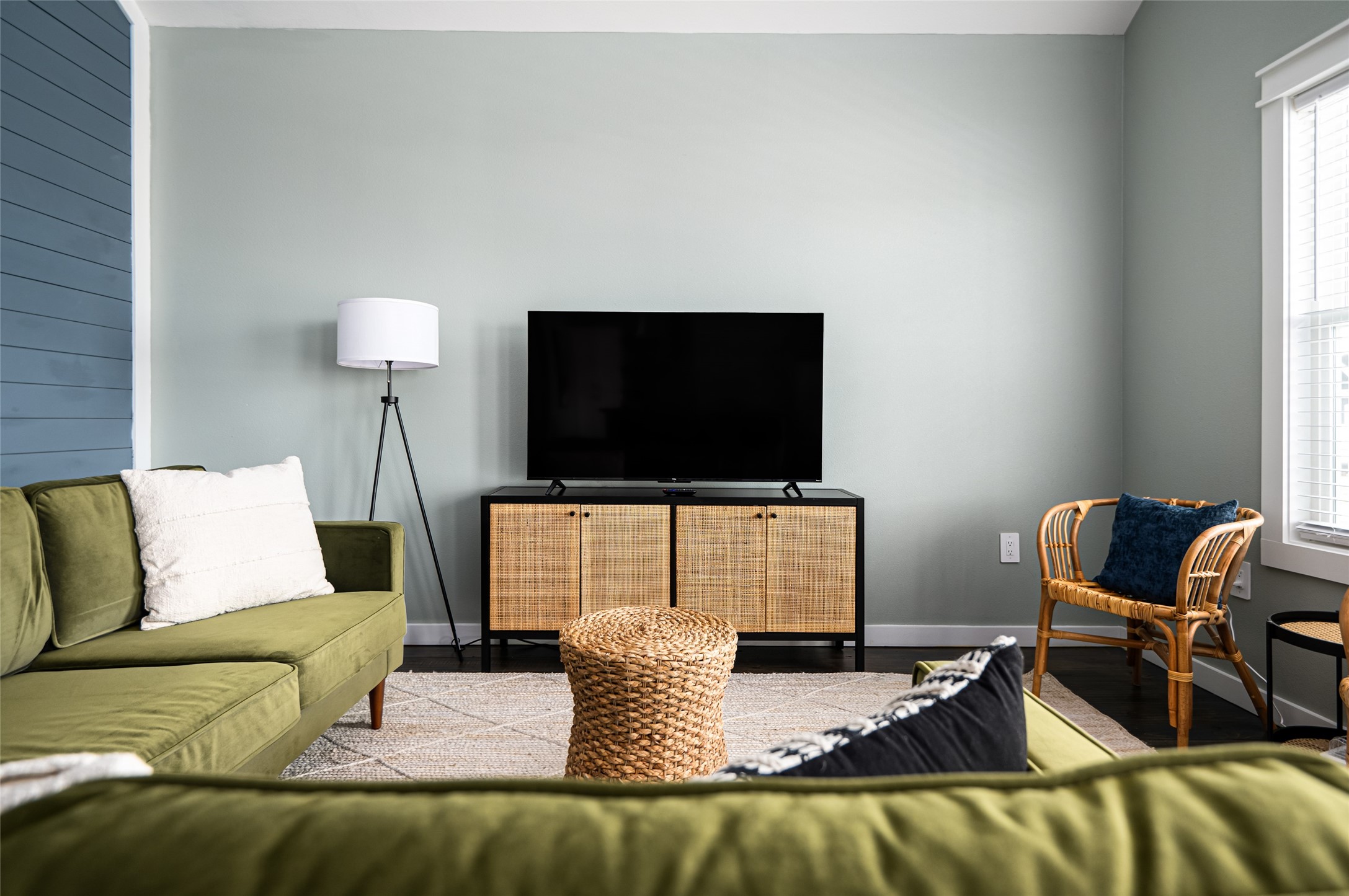 1084 Johnson Road Port Bolivar, TX 77650 - Photo 9 of 39 a living room with furniture and a flat screen tv