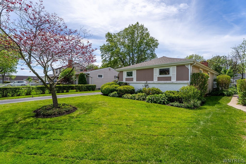 21 Costin Road Amherst, NY 14226 - Photo 3 of 37