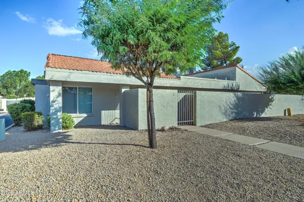 $318,500 | 2416 West Caribbean Lane, Unit 1, Phoenix, AZ 85023