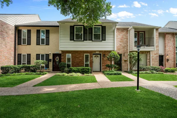 $1,950 | 10180 Longmont Drive, Unit 43/5, Houston, TX 77042