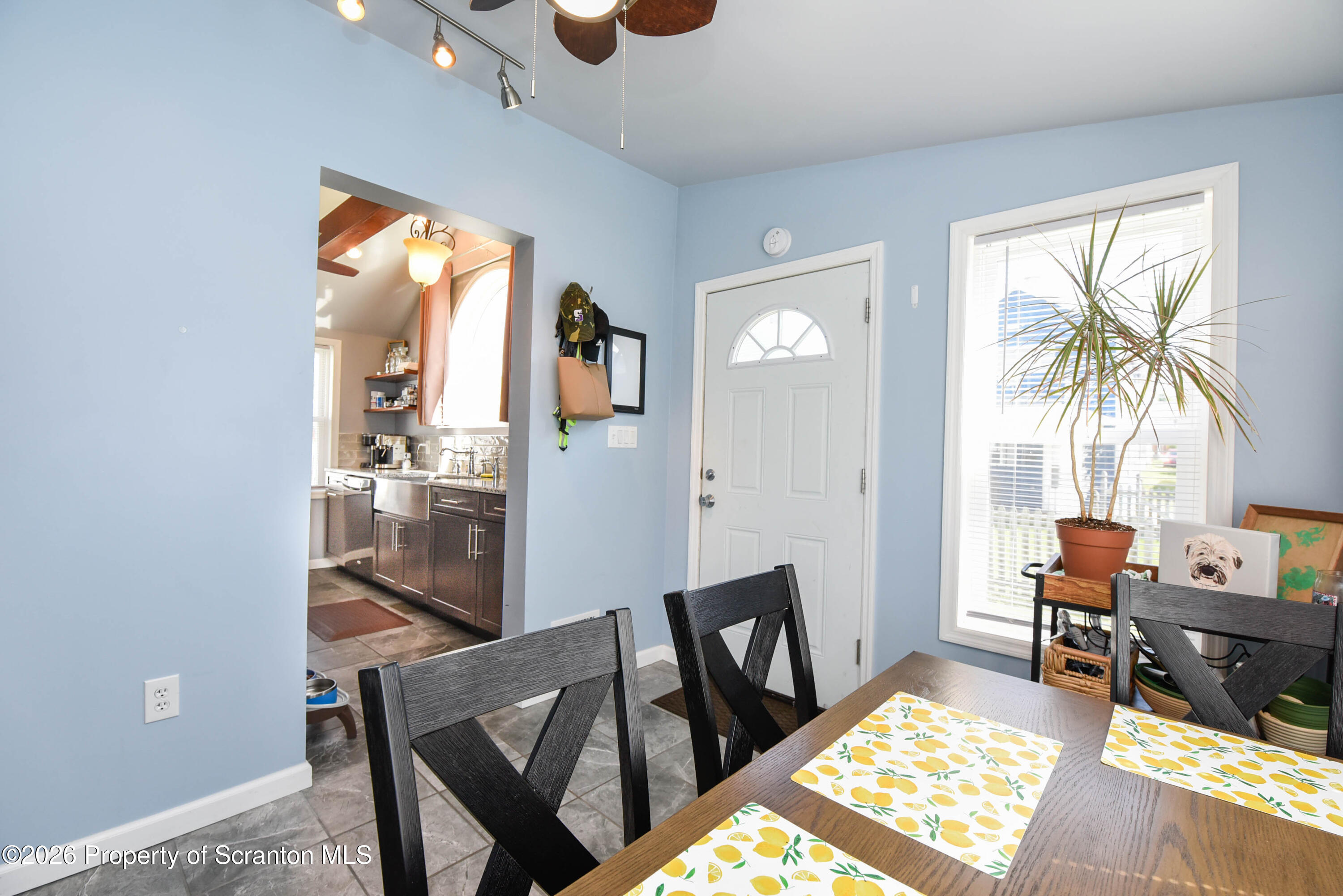 614 Warren Street Blakely, PA 18452 - Photo 8 of 44 Breakfast Nook
