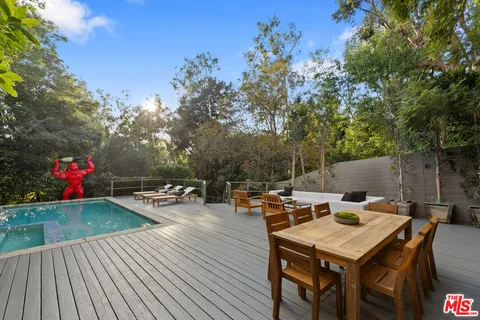 $2,595,000 | 2753 La Cuesta Drive, Los Angeles, CA 90046