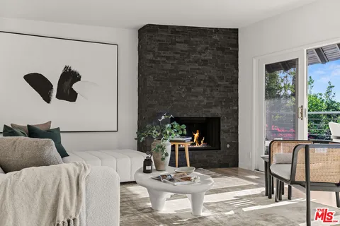 $2,595,000 | 2753 La Cuesta Drive, Los Angeles, CA 90046