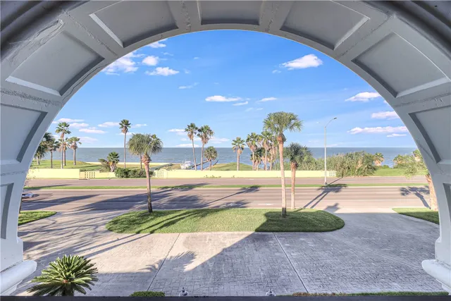 $1,595,000 | 5001 Ocean Drive, Corpus Christi, TX 78412