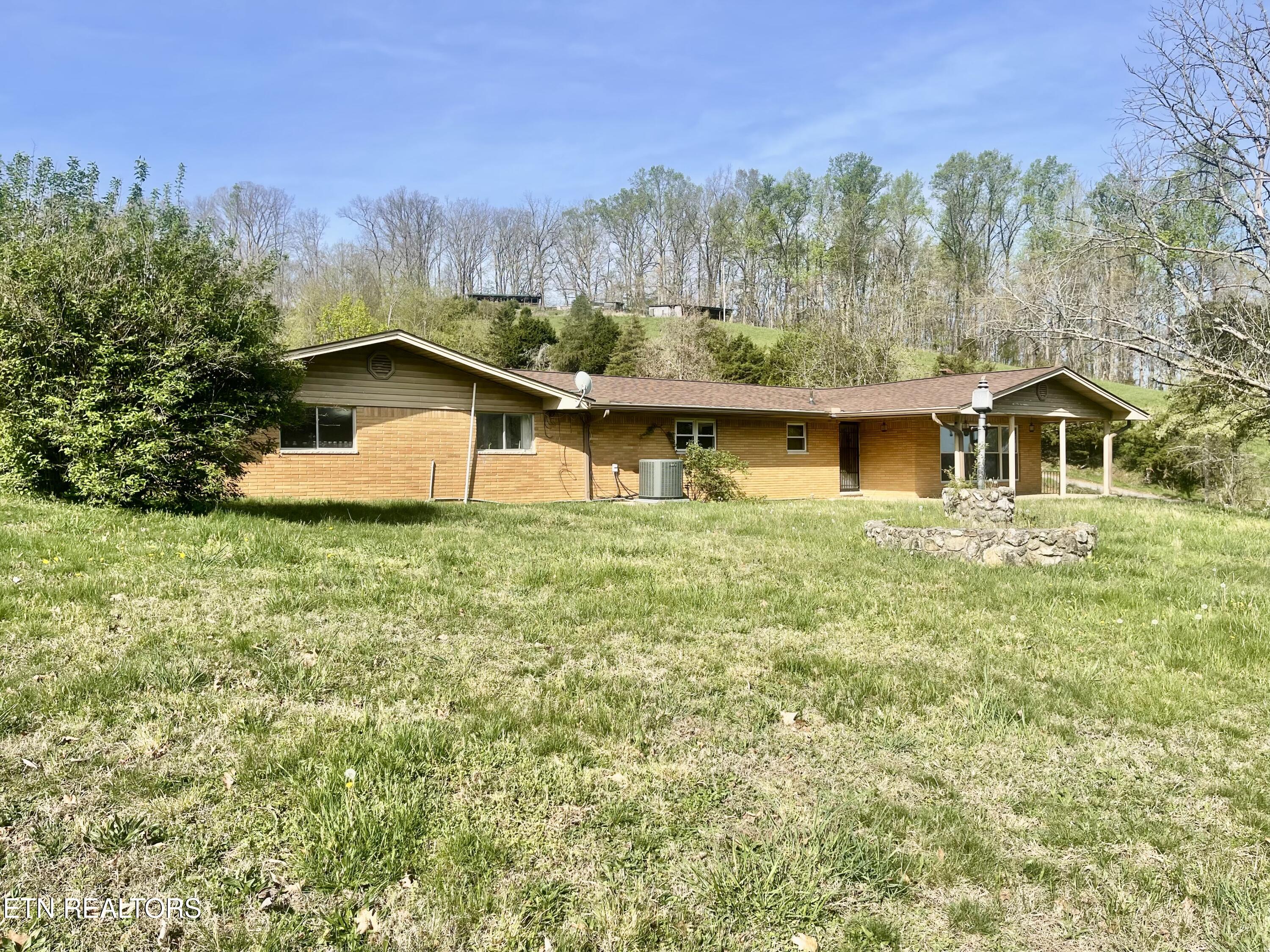 980 Blue Top Road Tazewell, TN 37879 - Photo 4 of 24 IMG_5917