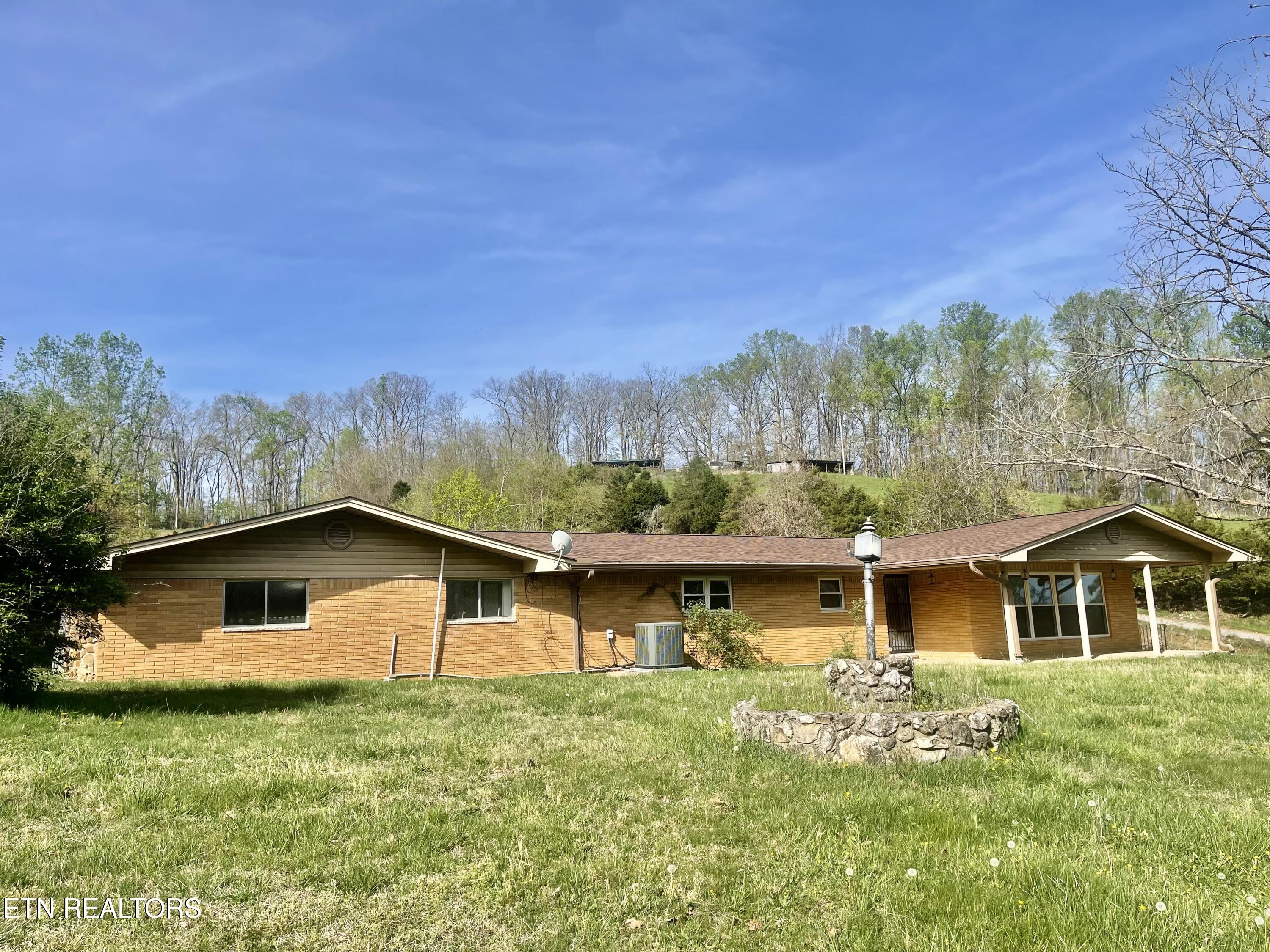 980 Blue Top Road Tazewell, TN 37879 - Photo 5 of 24 IMG_5916