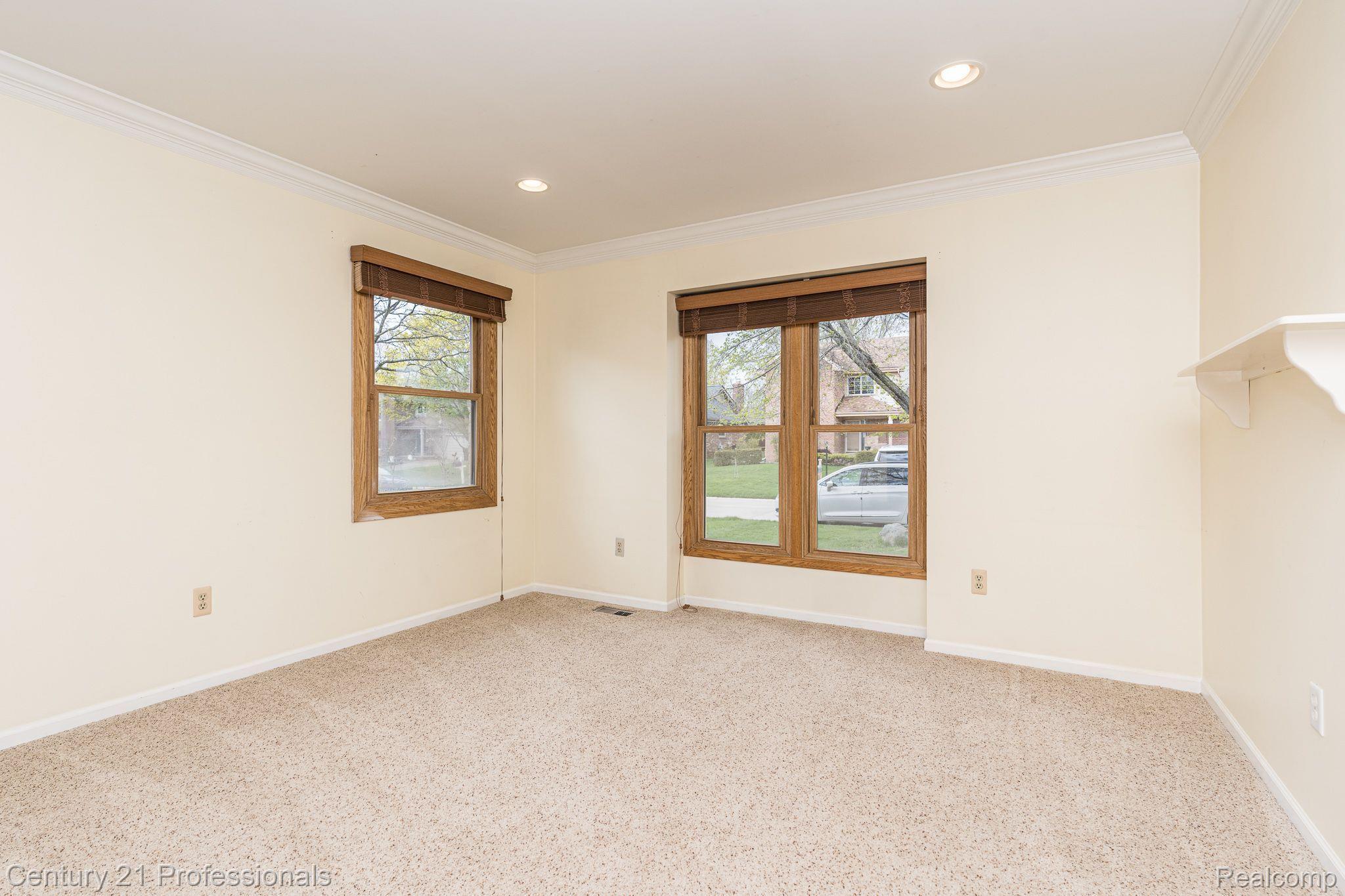 1643 Hillside Lane Rochester, MI 48307 - Photo 11 of 48 Gallery Image 11
