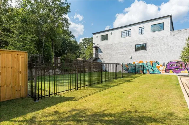 a view of back yard of the house