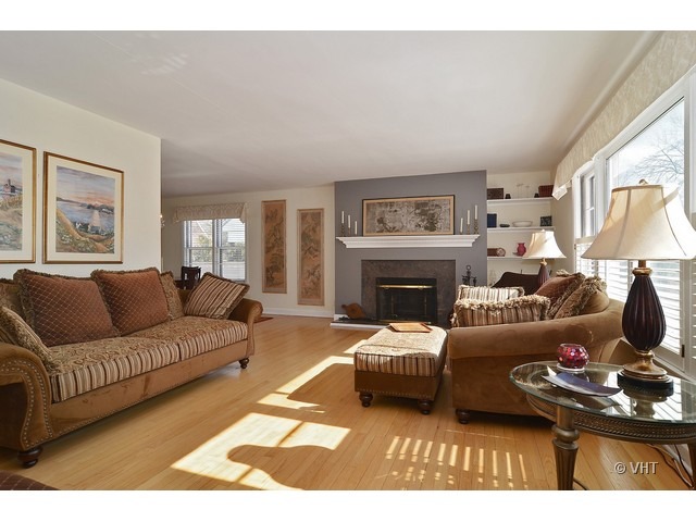 1071 Willow Road Winnetka, IL 60093 - Photo 2 of 15