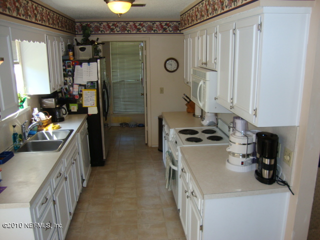 5911 Swamp Fox Road Jacksonville, FL 32210 - Photo 4 of 9 Kitchen