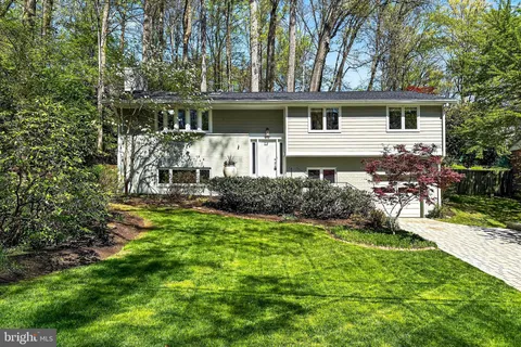 a front view of house with yard