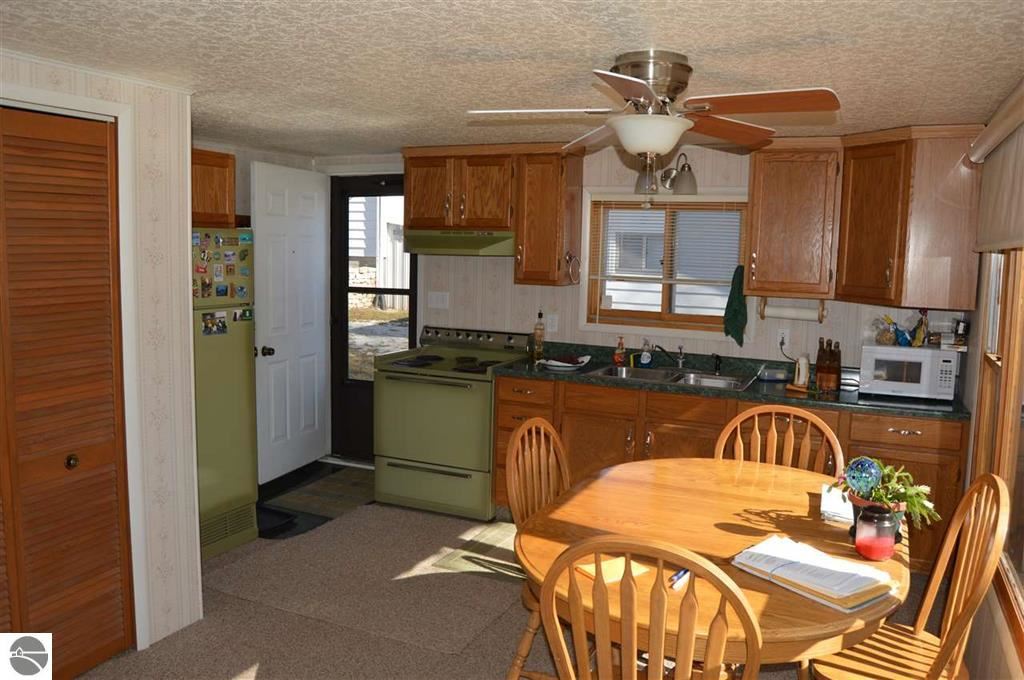 7537 Maple Hale, MI 48739 - Photo 17 of 24 1838564-16.JPG