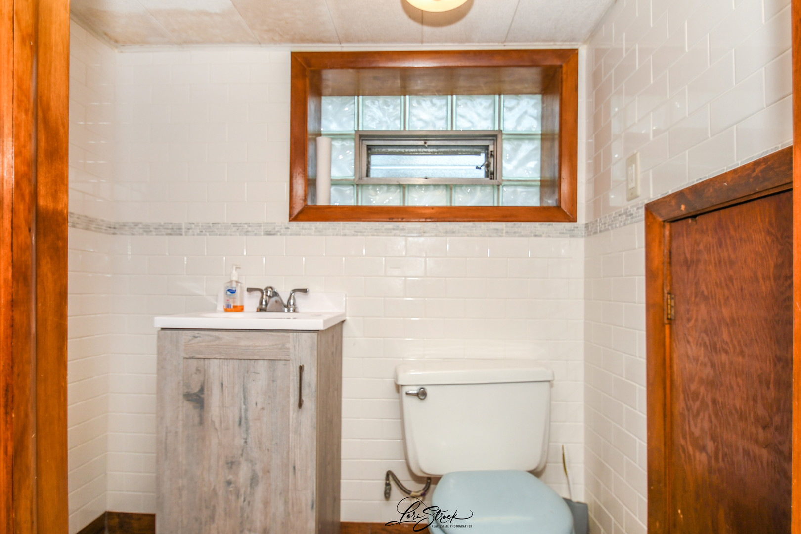 3409 173rd Place Lansing, IL 60438 - Photo 20 of 26 a bathroom with a toilet sink and mirror