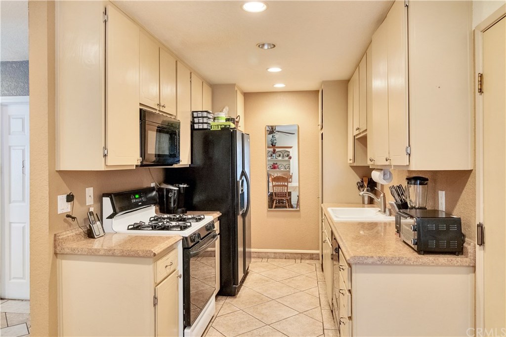 511 D Street Upland, CA 91786 - Photo 11 of 28