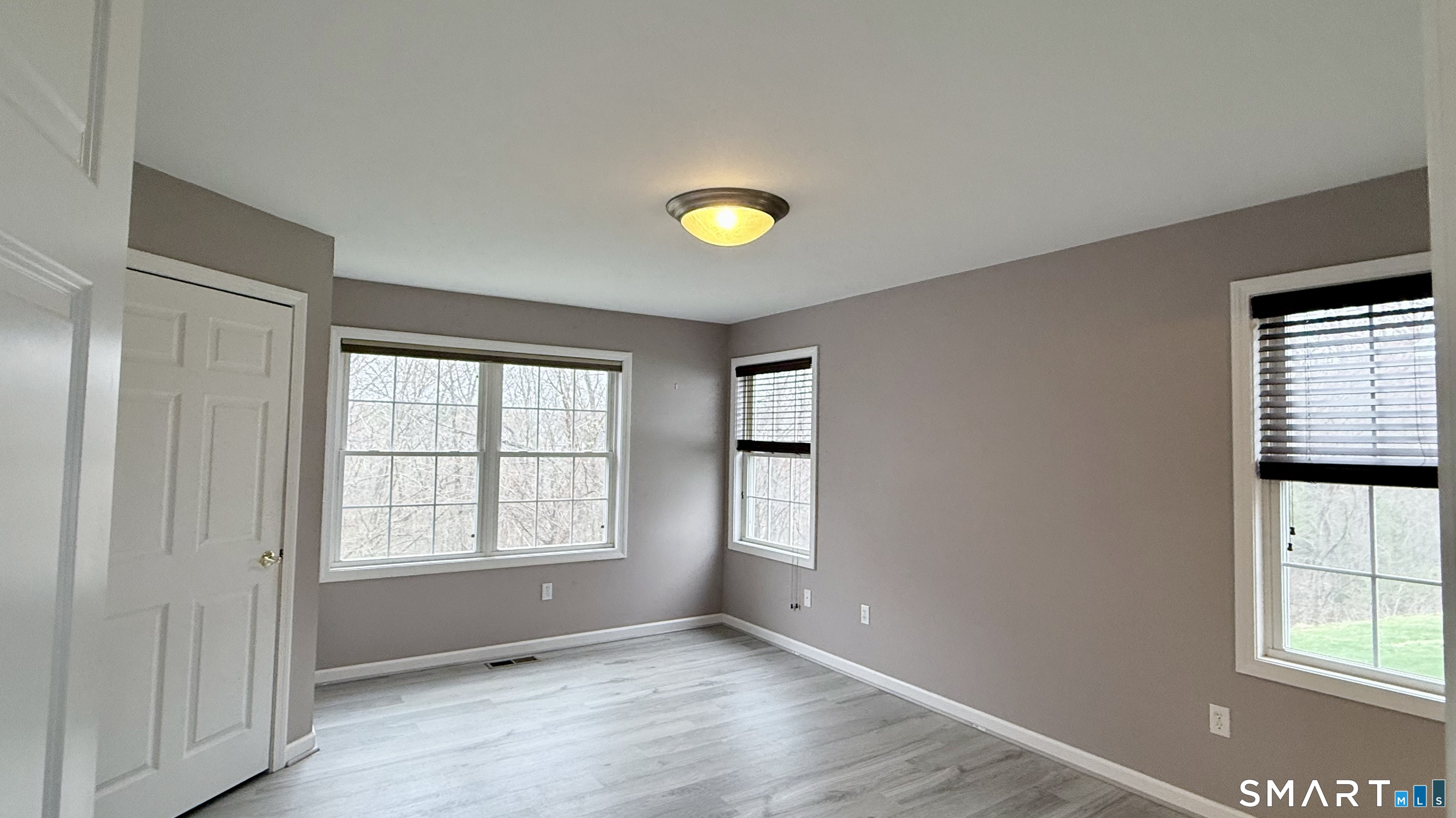 55 Nina's Way, Unit 55 Manchester, CT 06040 - Photo 10 of 25 an empty room with windows and closet