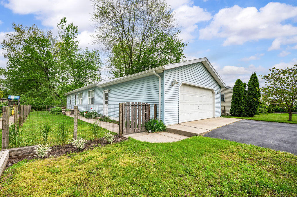 8243 Forest Beach Rd