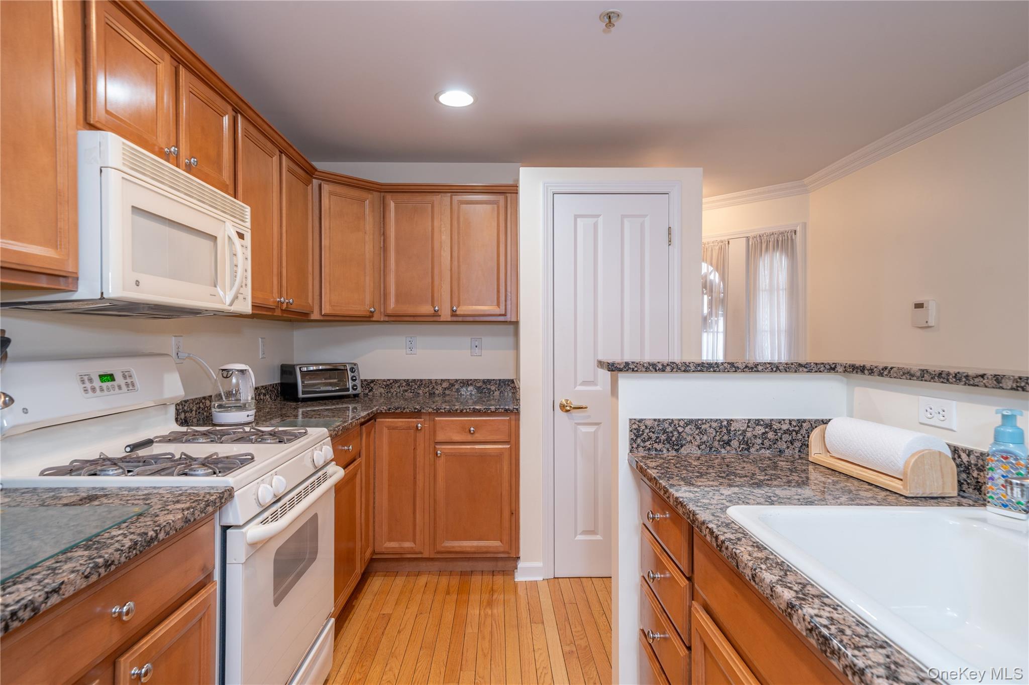 115 Viewpoint Terrace Peekskill, NY 10566 - Photo 6 of 44