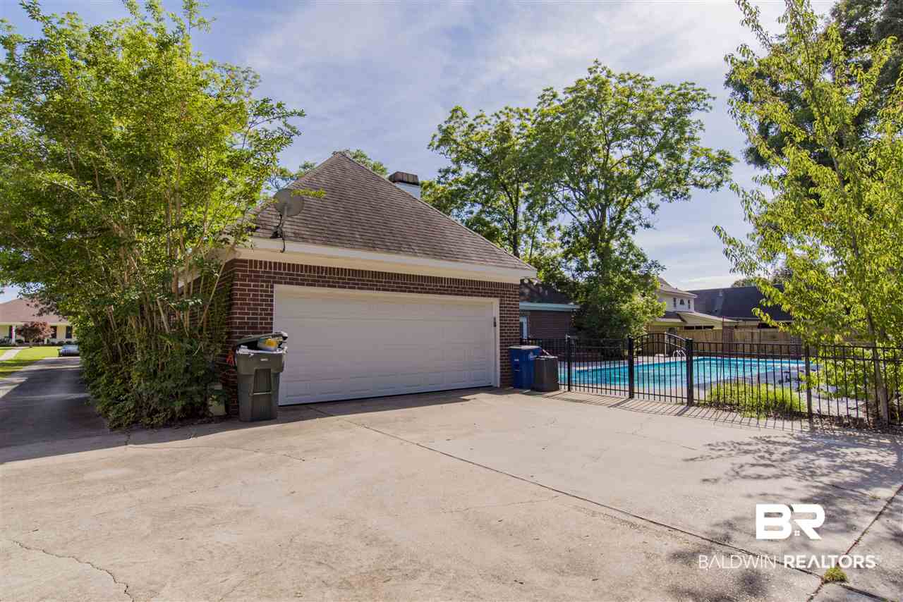 408 Potters Mills Road Daphne, AL 36526 - Photo 6 of 41 GARAGE
