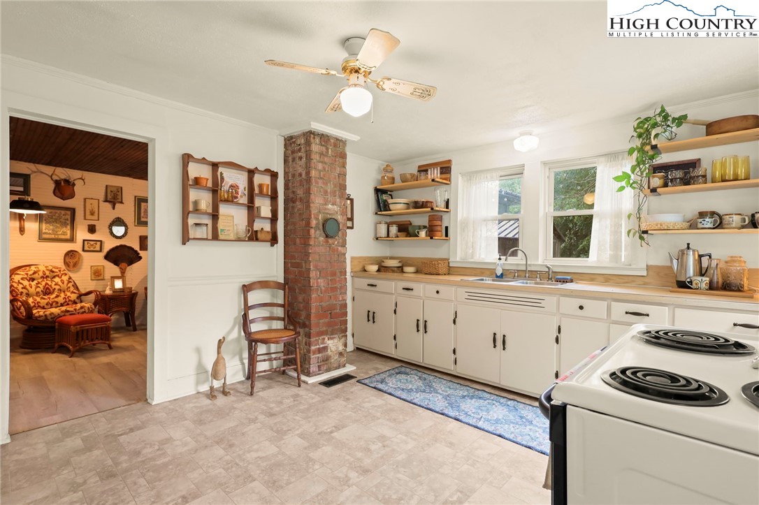 3570 Hollywood Ridge Road Lenoir, NC 28645 - Photo 12 of 22 Gallery Image 12