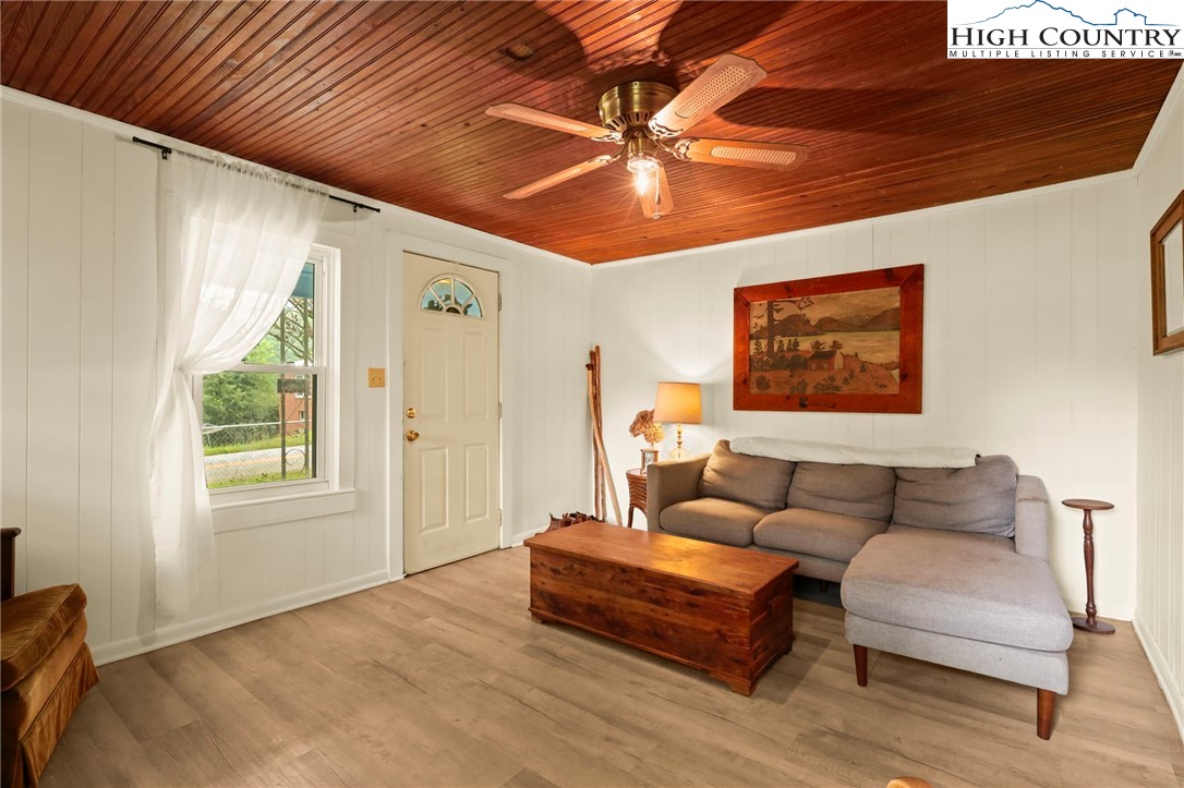 3570 Hollywood Ridge Road Lenoir, NC 28645 - Photo 4 of 22 Gallery Image 4