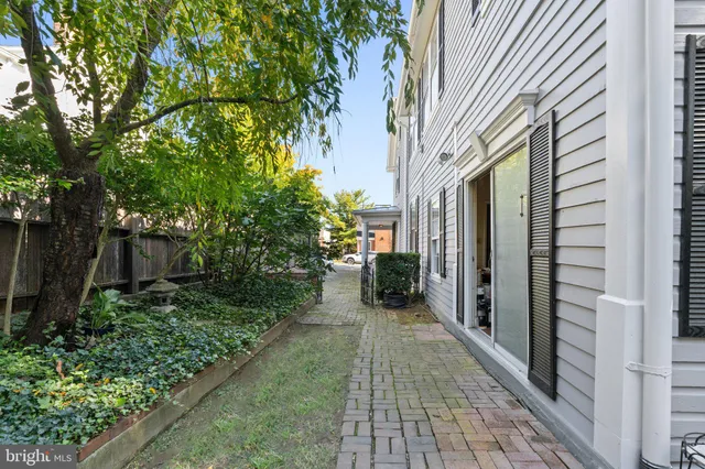 $3,000 | 209 North Washington Street, Winchester, VA 22601