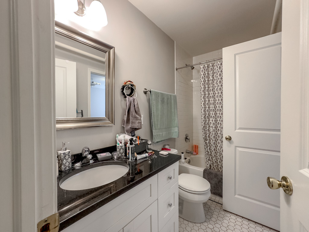 4714 North Racine Avenue, Unit GE Chicago, IL 60640 - Photo 11 of 20