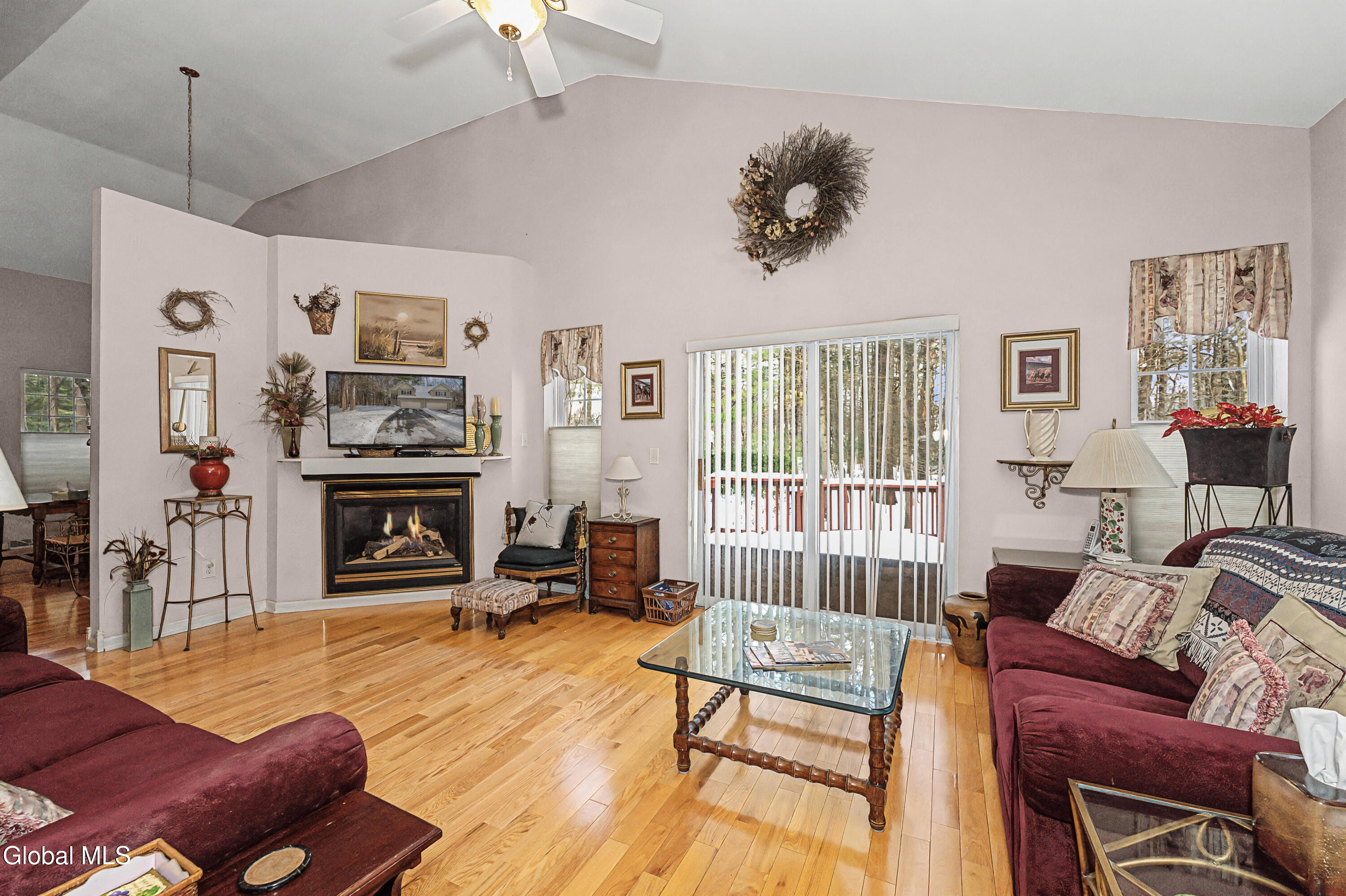 3 Donegal Way Wilton, NY 12866 - Photo 16 of 38 2 Livingroom 1