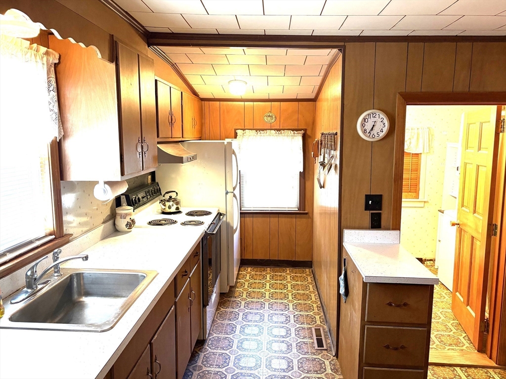 42 Taylor Point Road Pembroke, MA 02359 - Photo 9 of 22 Gallery Image 9