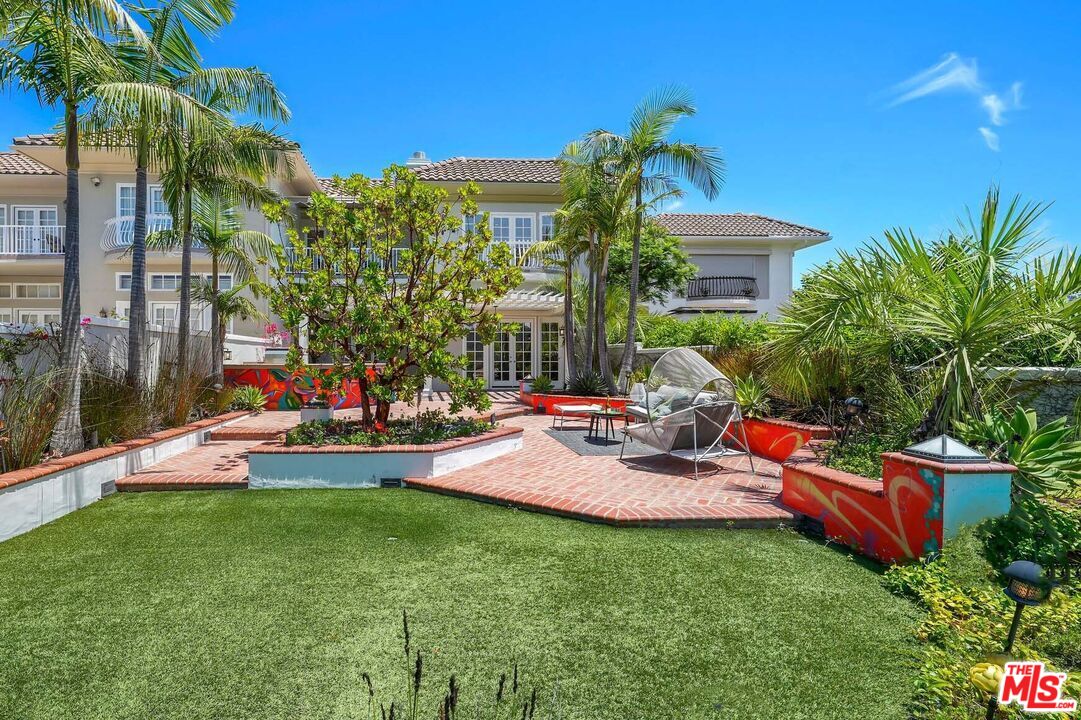 2305 Canyonback Road Los Angeles, CA 90049 - Photo 40 of 50 a view of a house with backyard sitting area and swimming pool