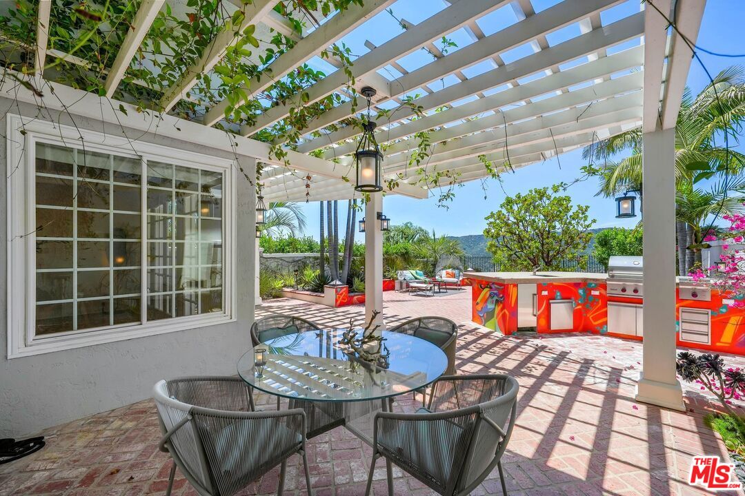 2305 Canyonback Road Los Angeles, CA 90049 - Photo 42 of 50 a outdoor view with a sitting space