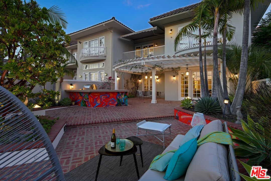 2305 Canyonback Road Los Angeles, CA 90049 - Photo 46 of 50 a view of a patio with table and chairs potted plants with wooden floor