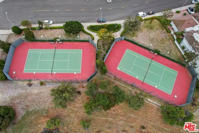 a sign that is sitting in the middle of a yard