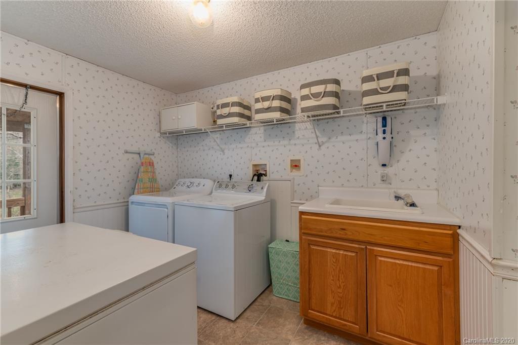 526 Parris Road Rutherfordton, NC 28139 - Photo 24 of 27 a utility room with dryer and washer