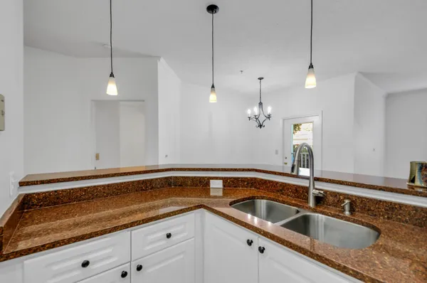 $3,300 | 2025 Woodmont Boulevard, Unit 106, Nashville, TN 37215