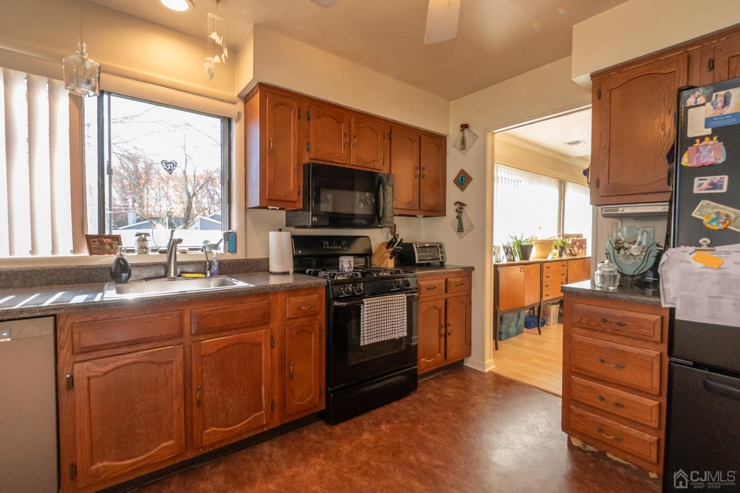 18 High Ridge Road Howell, NJ 07731 - Photo 10 of 31 Gallery Image 10
